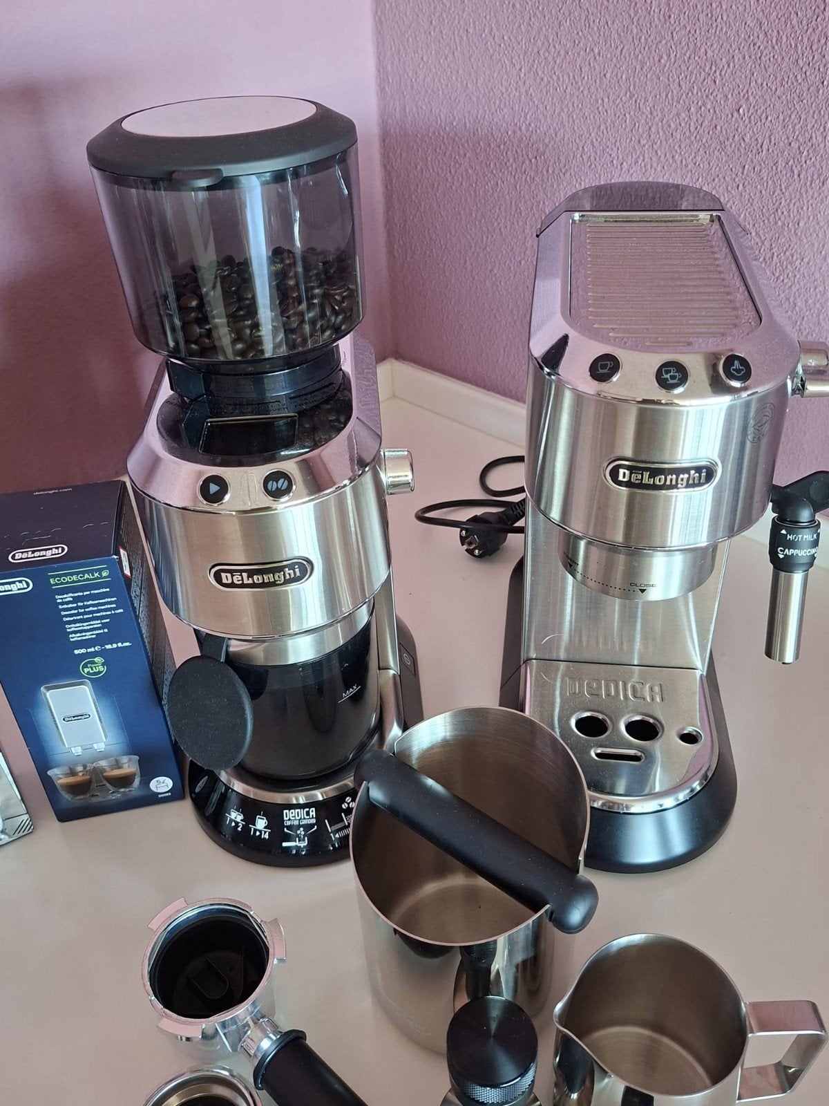 De'Longhi Dedica EC685 Espressoapparaat met Koffiemolen, Witgoed en Apparatuur, Espresso apparaat, Ophalen of Verzenden, Zo goed als nieuw