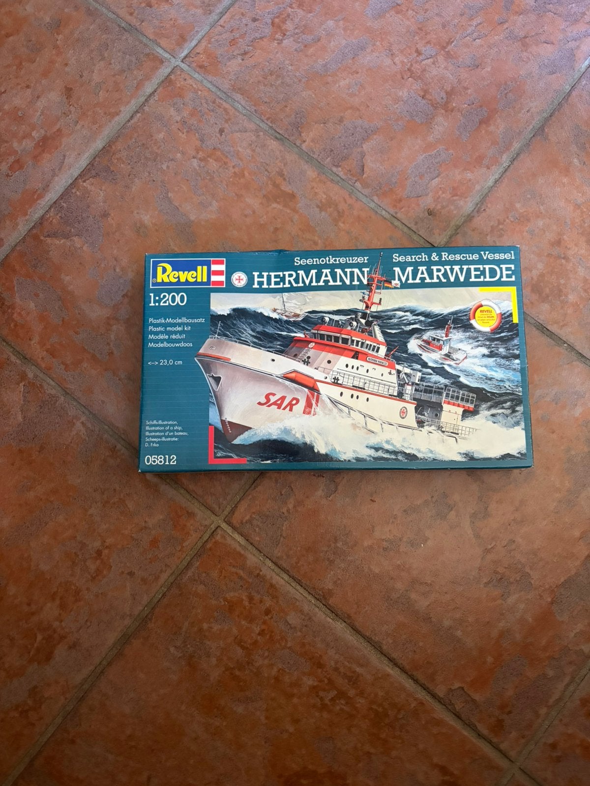 Revell hermann marwede seenotkreuzer SAR 1:200 05812, Ophalen, Zo goed als nieuw, Revell