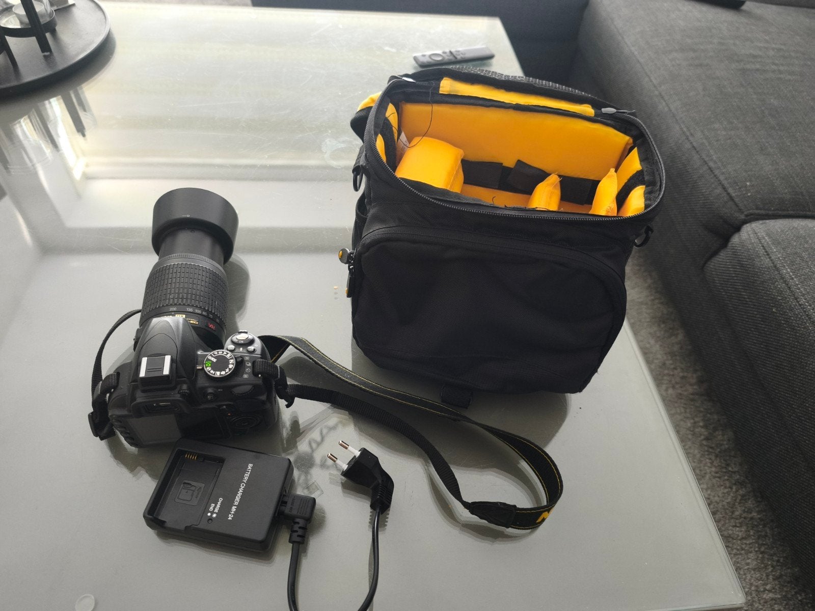 NIKON D3100 FOTOCAMERA MET 55:200 VR KITLENS SD KAART TAS, Ophalen, Zo goed als nieuw
