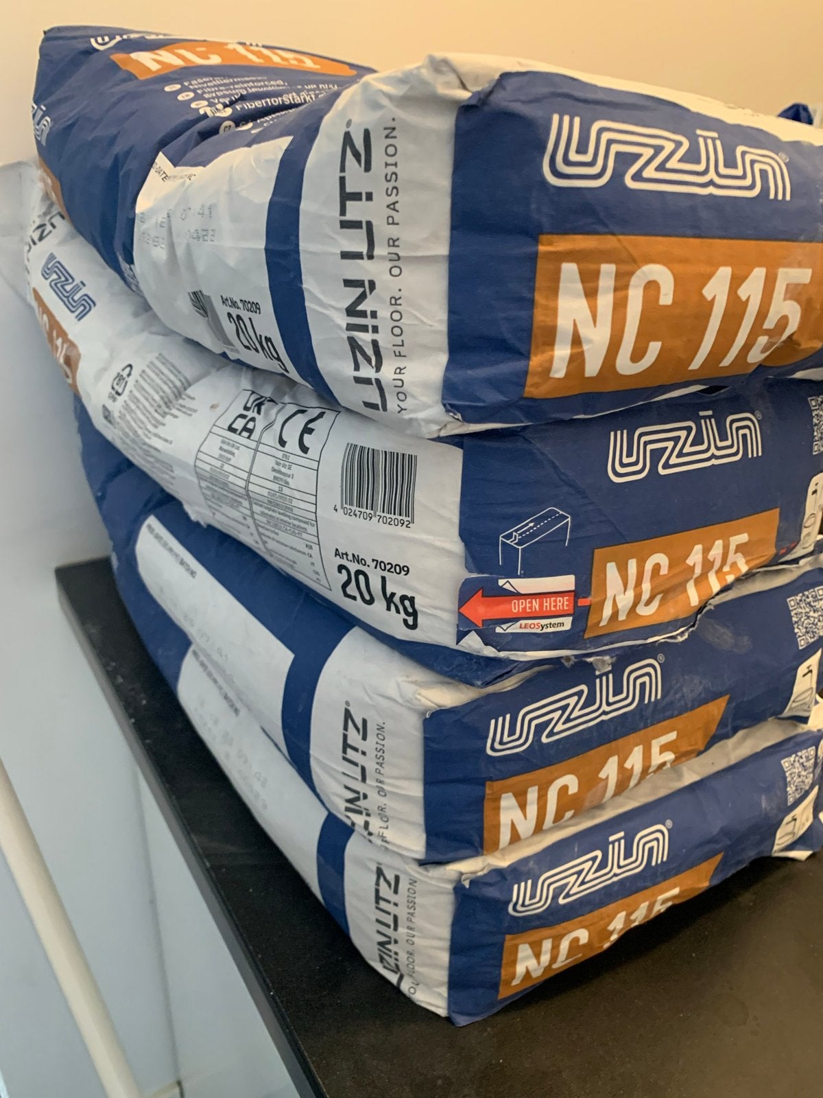 4 zakken Uzin NC 115 Vezelversterkte Egaline, Ophalen of Verzenden, Nieuw, Overige materialen, Overige typen