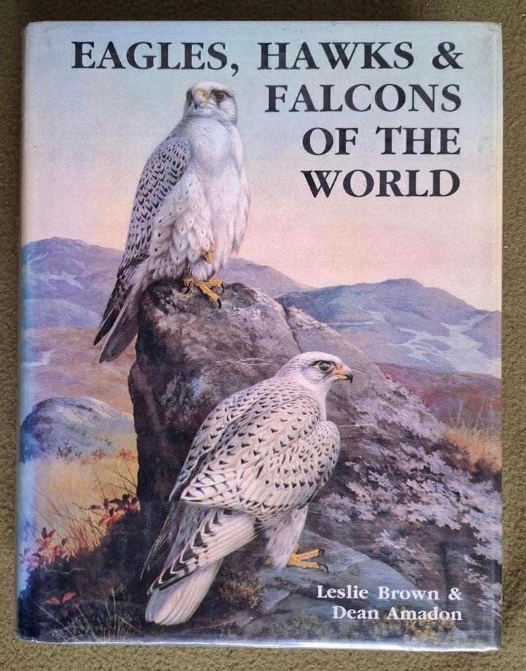 Eagles. hawks & falcons of the world van Brown en Amadon, Ophalen of Verzenden, Gelezen, Vogels, Brown en Amadon