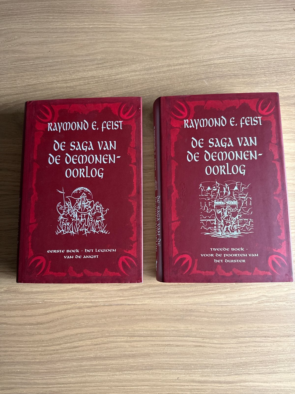 Raymond E. Feist - De Saga van de Demonenoorlog (2 boeken), Ophalen of Verzenden, Gelezen
