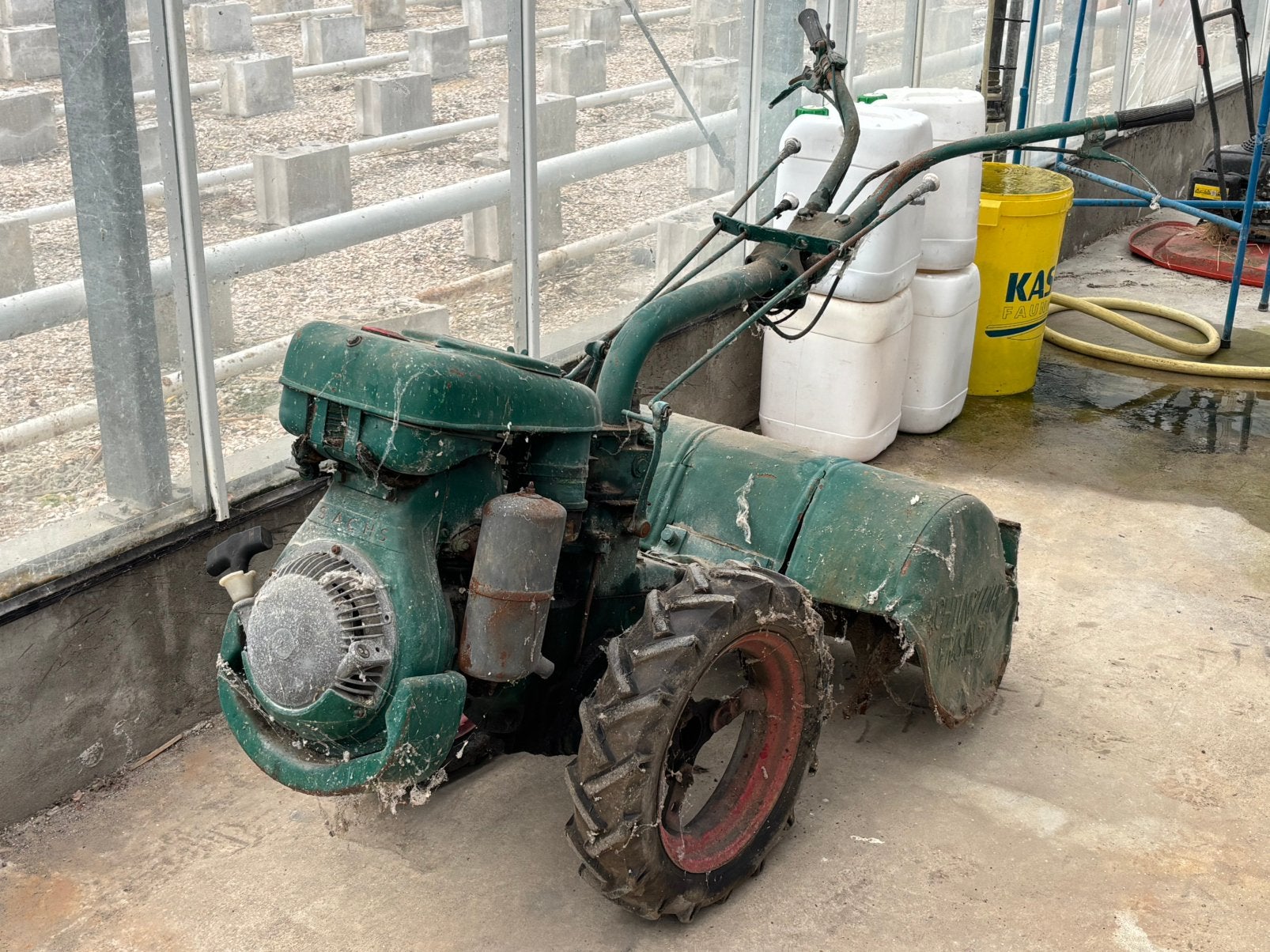 Gereserveerd Sachs holder e6 met frees achter in schuur, Ophalen, Gebruikt, Benzine, Tuinfrees