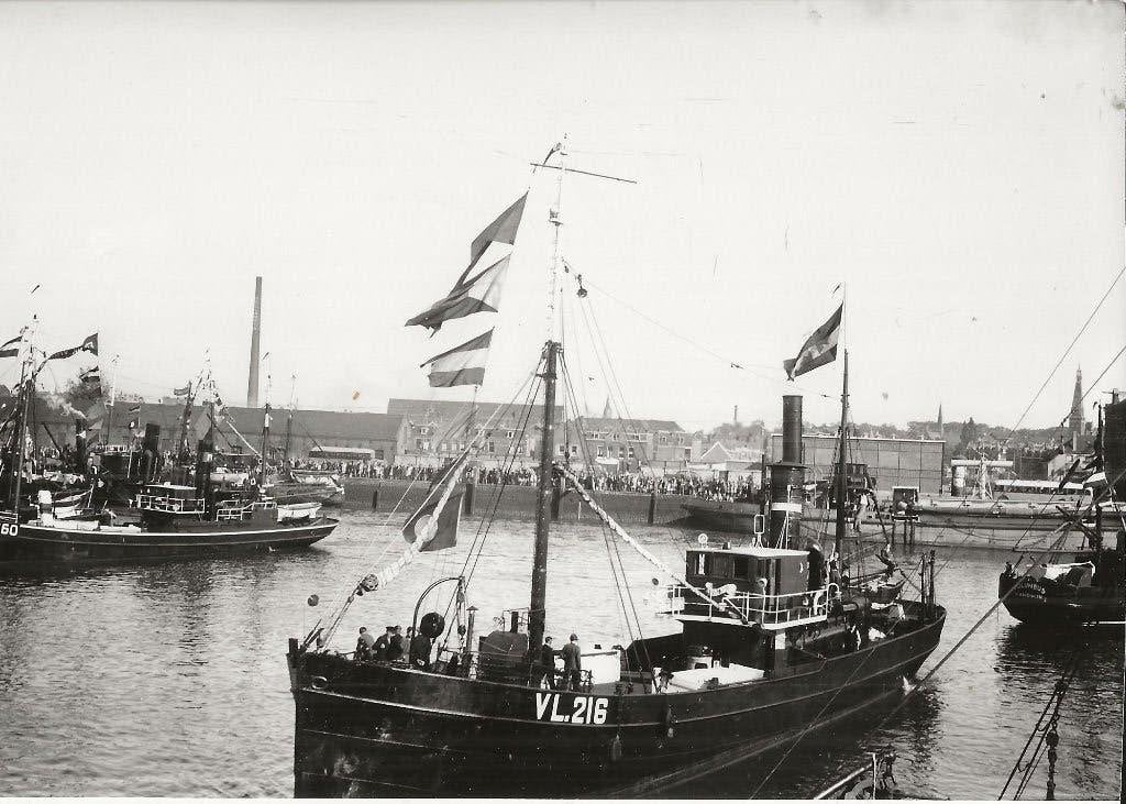 Vlaardingen VL 216 in Scheveningse Haven Foto, Ophalen of Verzenden, Ongelopen, Zuid-Holland