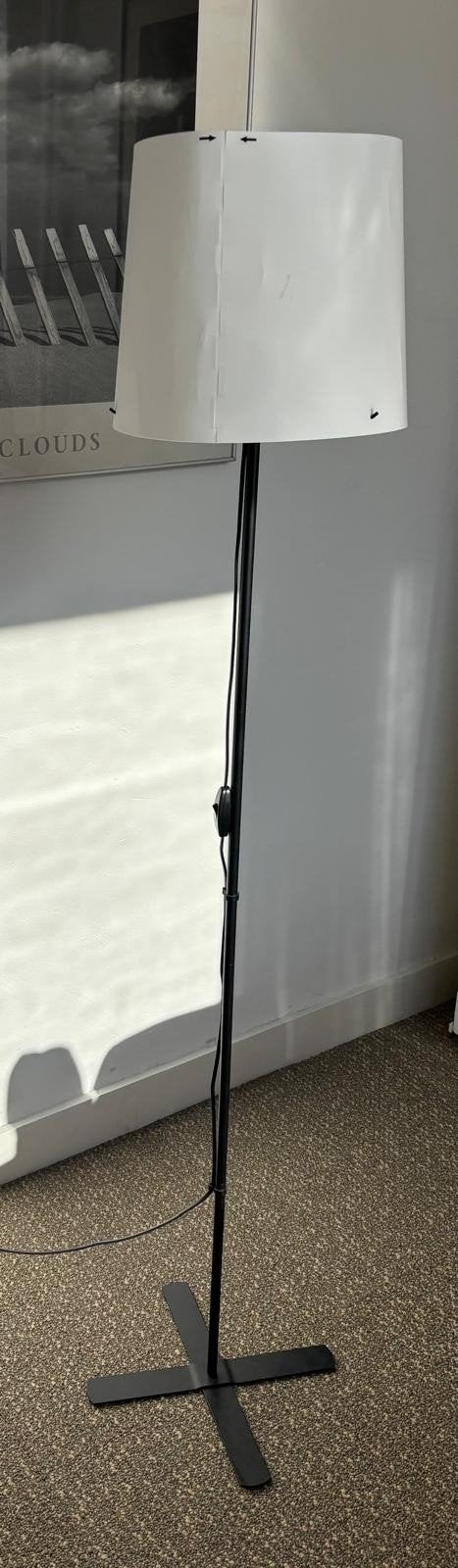 Moderne staande lamp met witte kap, Ophalen, Gebruikt, E27 (groot), Textiel