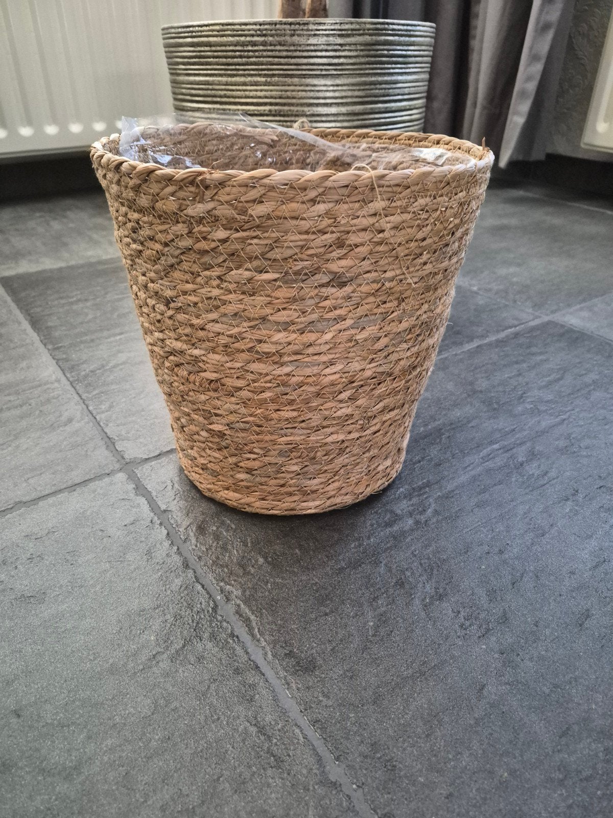 Decoratieve rieten mand voor plant, Mand, Rond, Ophalen of Verzenden, Zo goed als nieuw