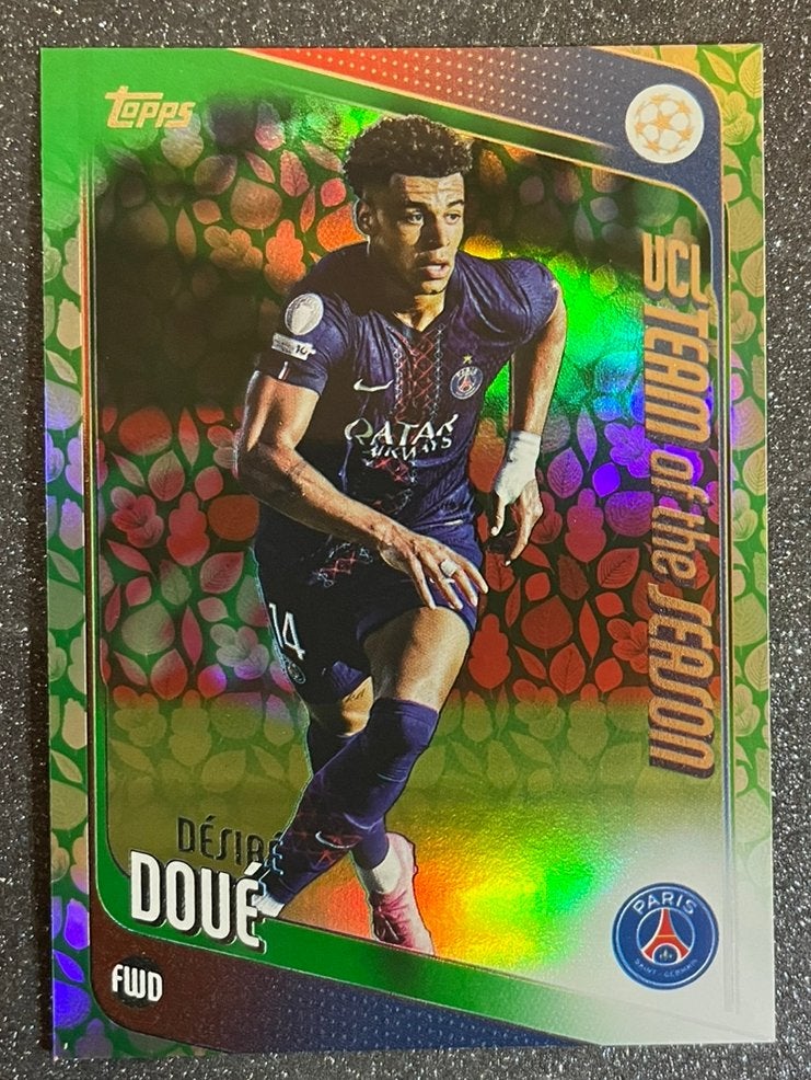 Topps UCC Flagship’26 GREEN PAR. UCL TEAM ot SEASON DOUÉ PSG, Verzenden, Zo goed als nieuw, Plaatje