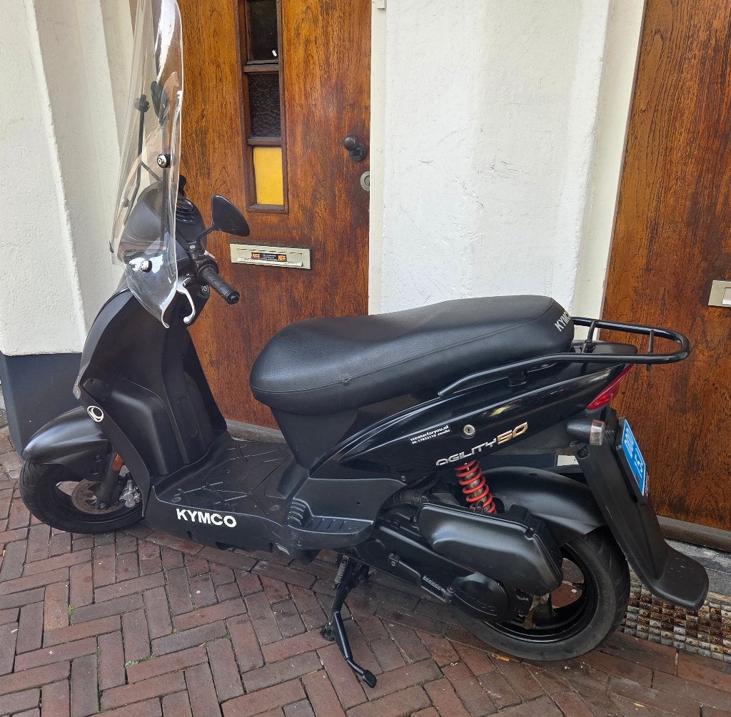 Kymco Agility zwart snor 1099, brom 1249 bij Scooterforyou, Ophalen, Gebruikt, 50 cc, Maximaal 25 km/u