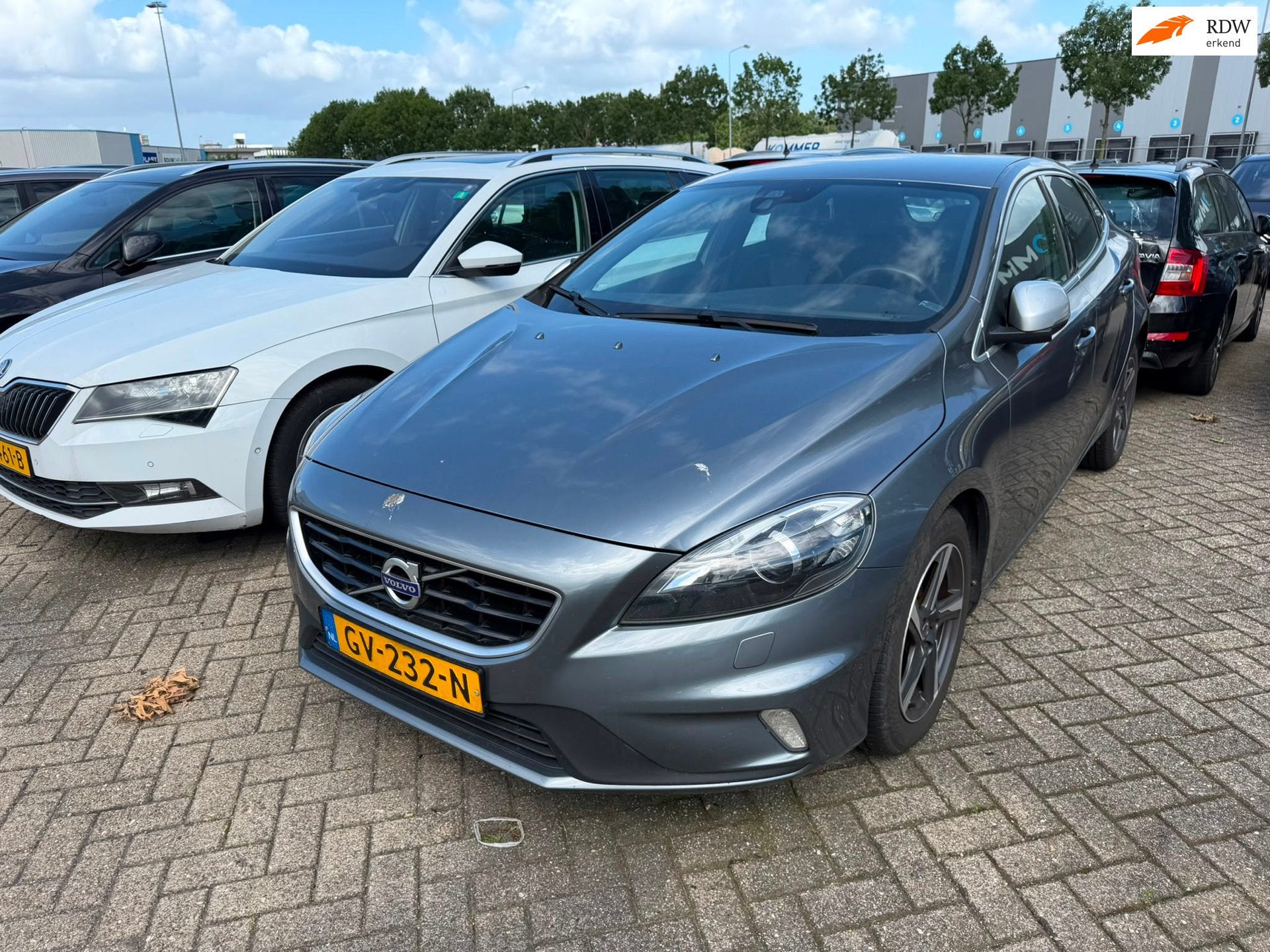 Volvo V40 2.0 D2 R-Design Business, Auto's, Voorwielaandrijving, Gebruikt, Euro 6, 4 cilinders