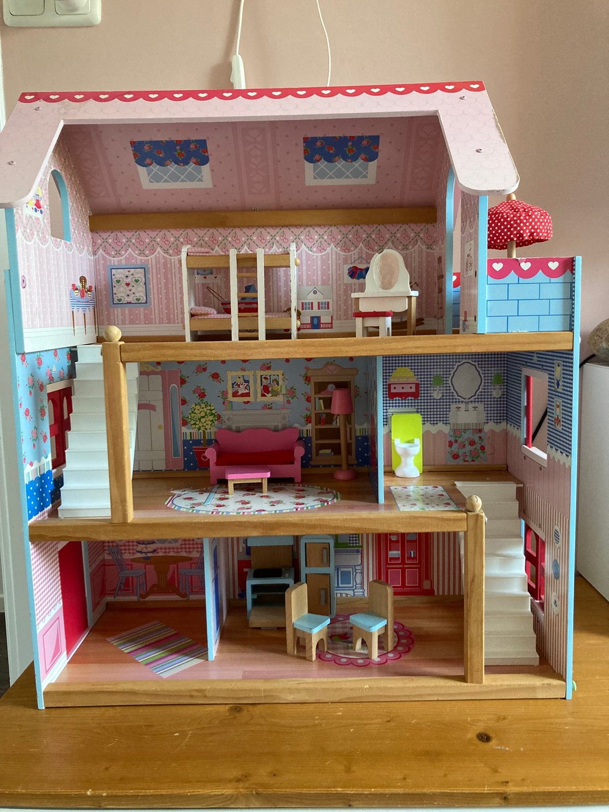 Poppenhuis met accesoires en little dutch pegdolls, Ophalen, Gebruikt, Poppenhuis