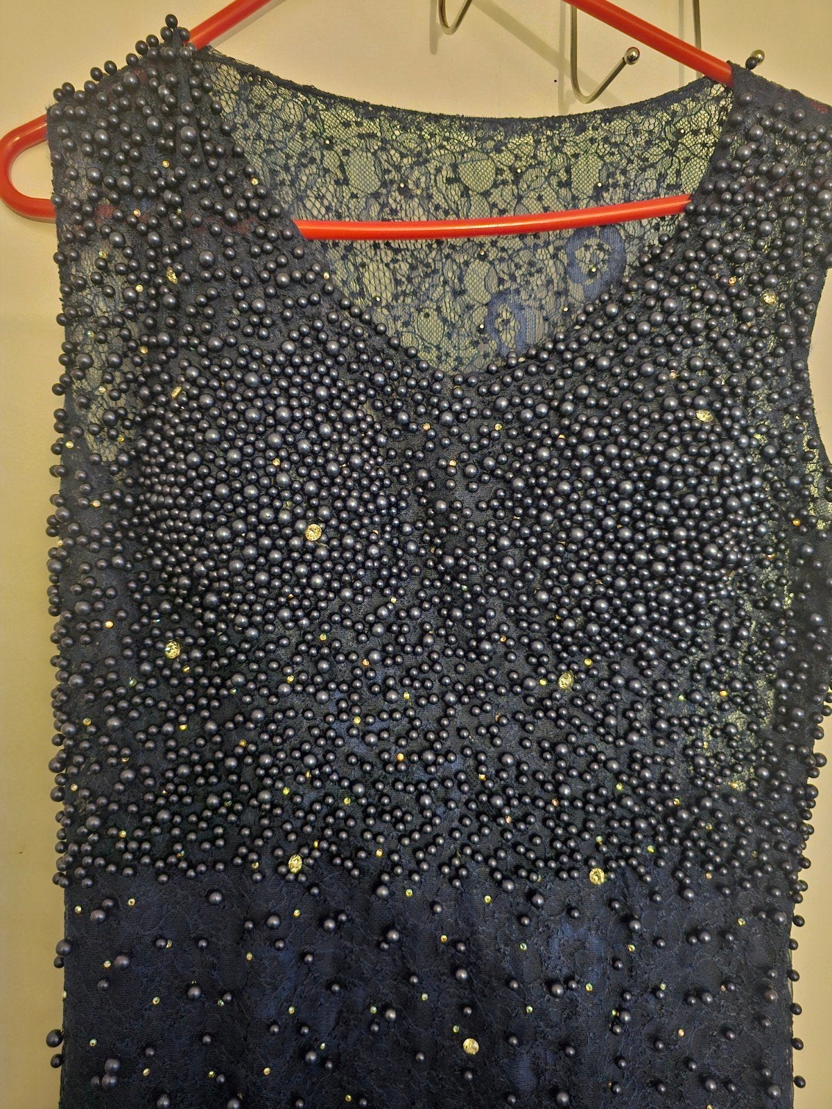 Elegante Donkerblauwe Avondjurk met Parelversiering, Kleding | Dames, Blauw, Onder de knie, Ophalen, Maat 38/40 (M)