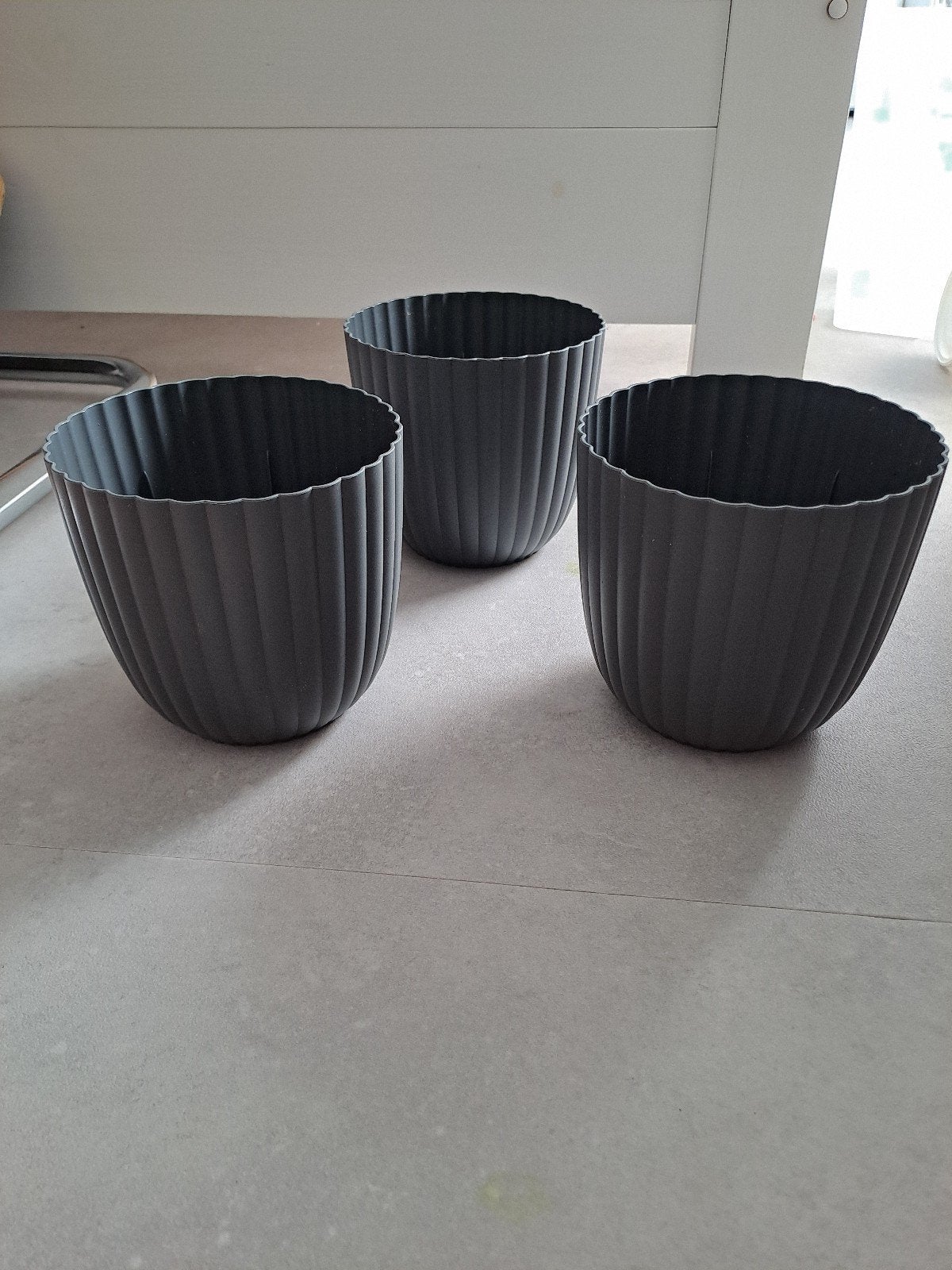 3 plastic bloempotten - grijs, Tuin en Terras, Bloempotten, Kunststof, Gebruikt, Rond, Ophalen of Verzenden