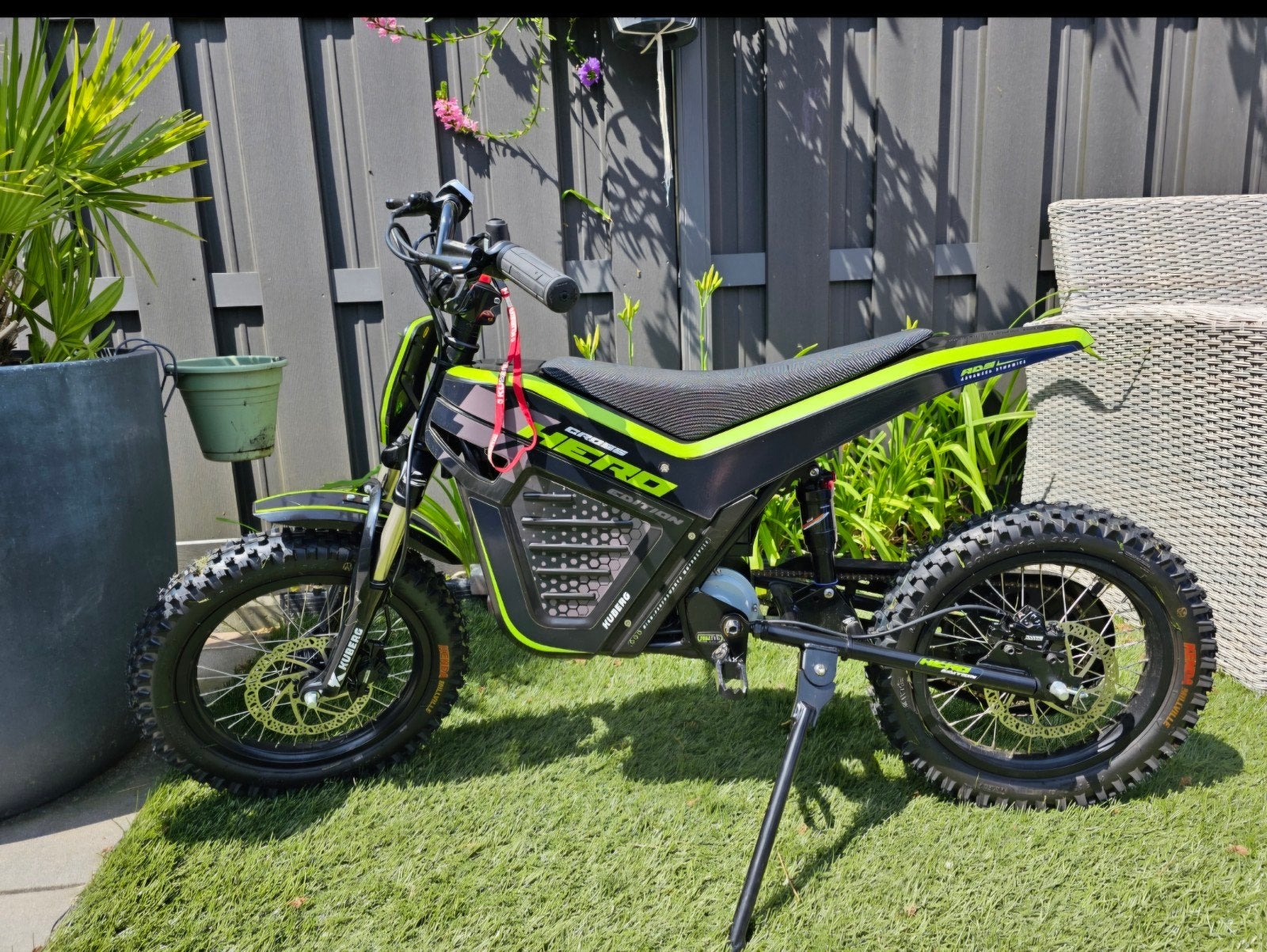 Kuberfmg elektrische crossmotor voor kinderen van 6 tot 12., Fietsen en Brommers, Brommers | Crossbrommers, Ophalen, Zo goed als nieuw