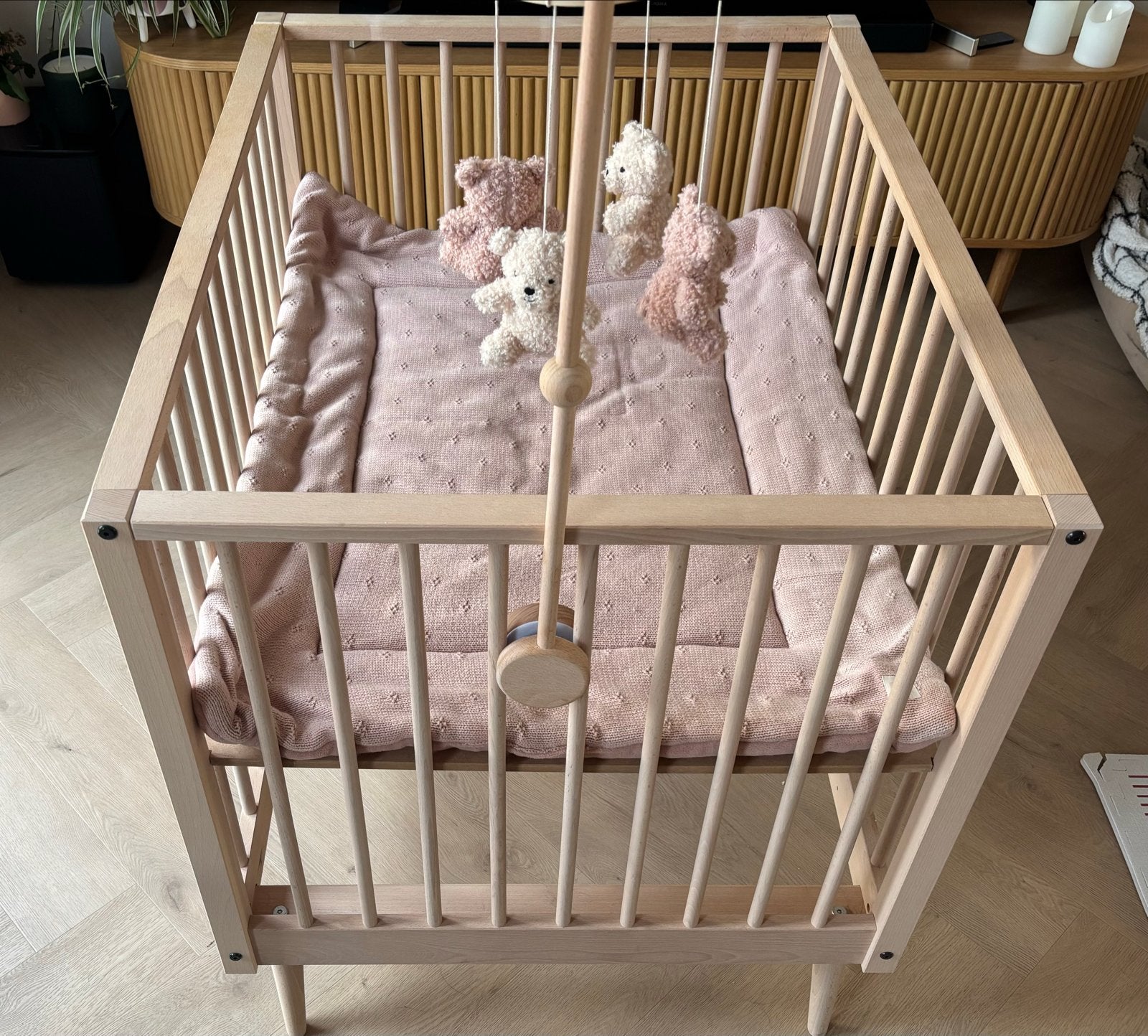 Box europe baby inclusief kleed, mobiel van jolijn en houder, Ophalen, Zo goed als nieuw, Vierkant, In hoogte verstelbaar