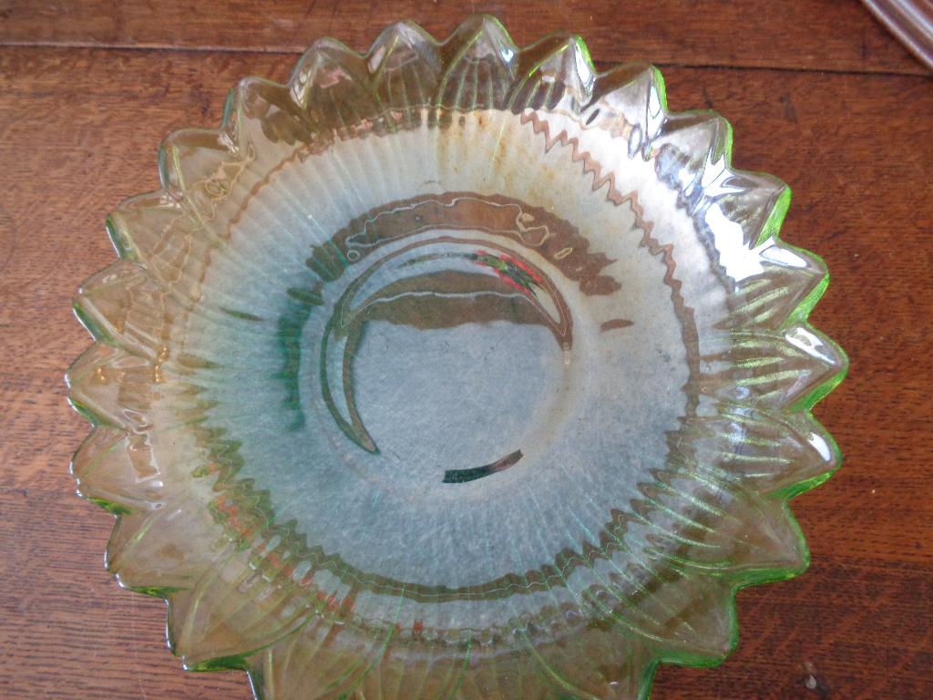 schaal van uranium glas met oliegloed jugendstil, Ophalen of Verzenden