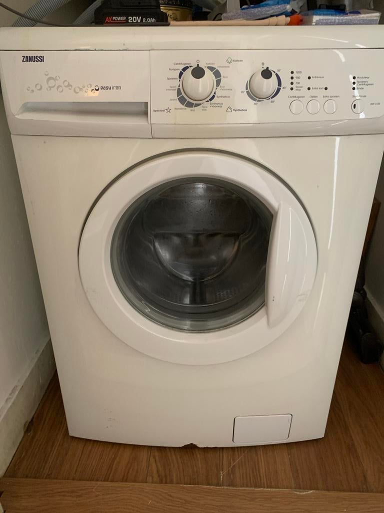Zanussi washing machine (broken), Witgoed en Apparatuur, Wasmachines, Ophalen, 1200 tot 1600 toeren, 10 kg of meer, Voorlader