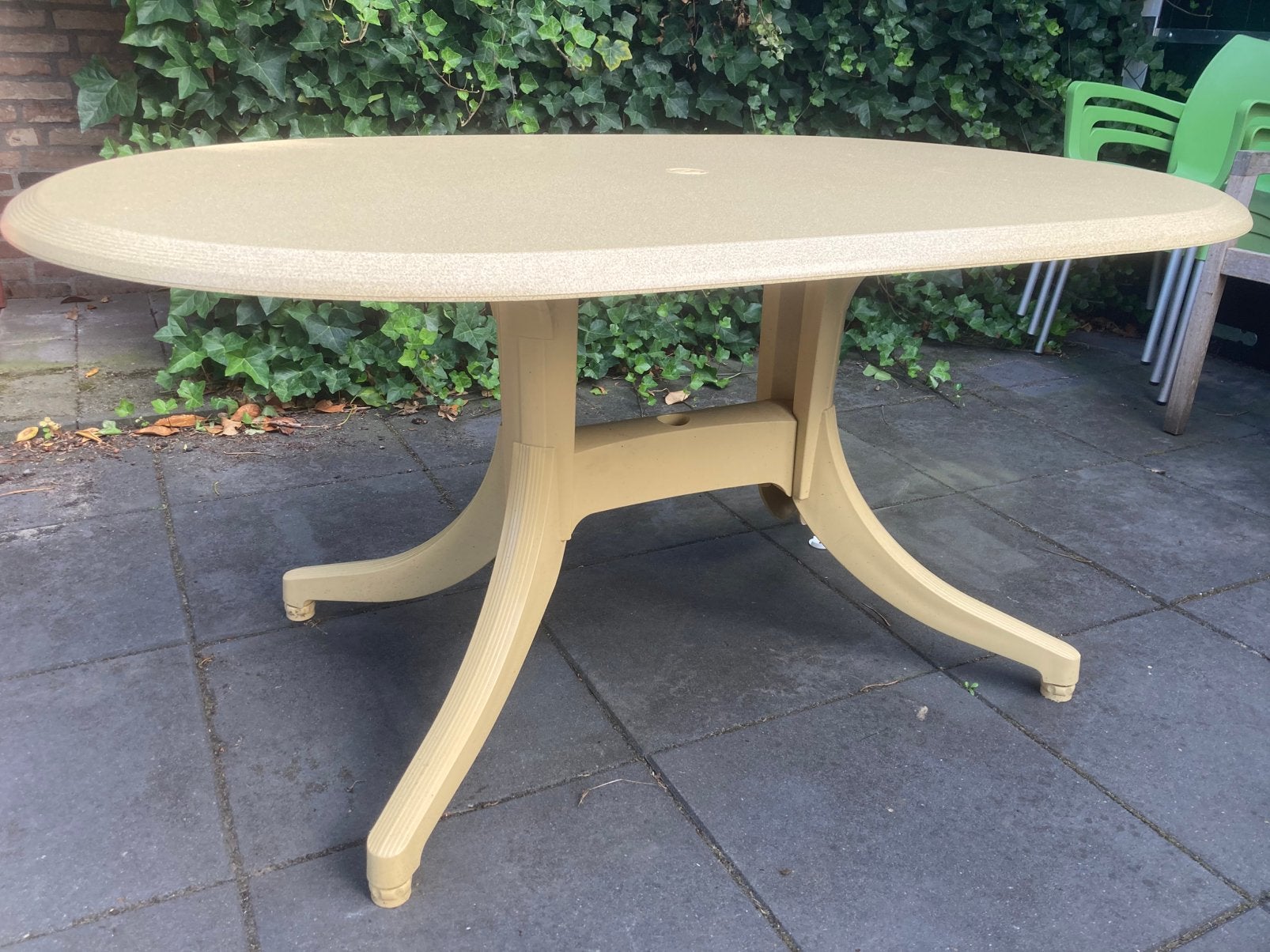 Hartman kunststof tuintafel, Ophalen, Zo goed als nieuw, Ovaal, Kunststof