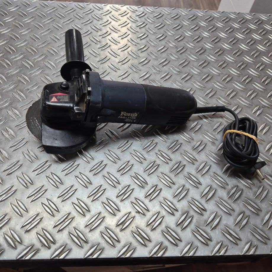 Ferm FAG-115N 710 watt haakse slijper met garantie, Doe-het-zelf en Verbouw, Gebruikt, Haakse handslijpmachine, Ophalen of Verzenden
