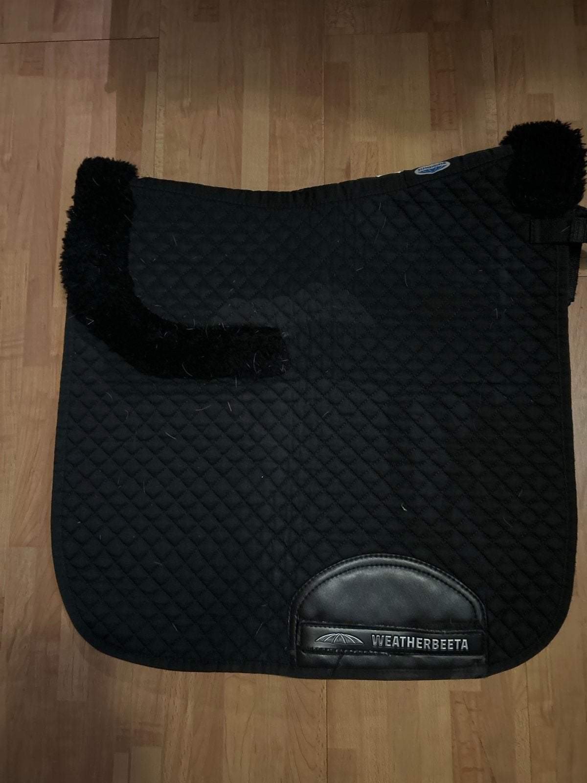 Dekje met bontrand rond zadel 17 inch, Ophalen, Zo goed als nieuw