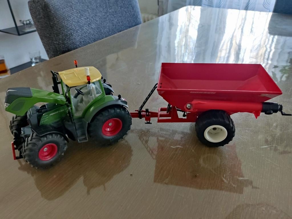 Siku 3258 zware Fendt trekker met spreider., Ophalen of Verzenden, Tractor of Landbouw, SIKU