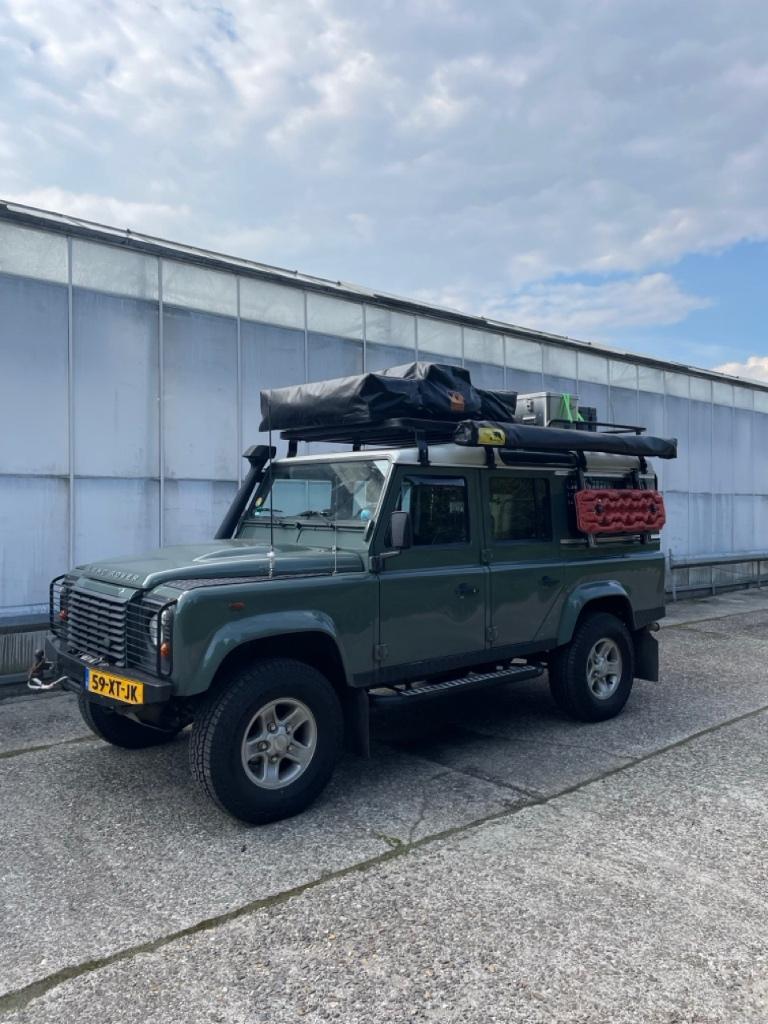 Land Rover Defender 110 - 2.4 - Zeer compleet - Nwe Motor, 1940 kg, Zwart, 4 cilinders, 241 €/maand