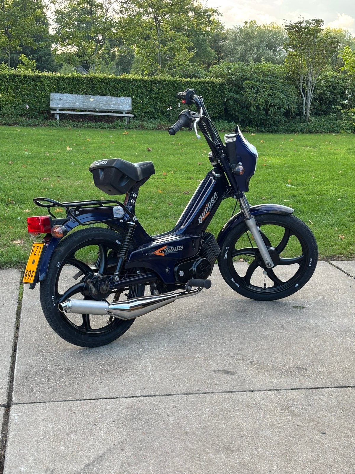Tomos geel kenteken, Fietsen en Brommers, Brommers | Tomos, Ophalen, Maximaal 45 km/u, Zo goed als nieuw, 2 versnellingen