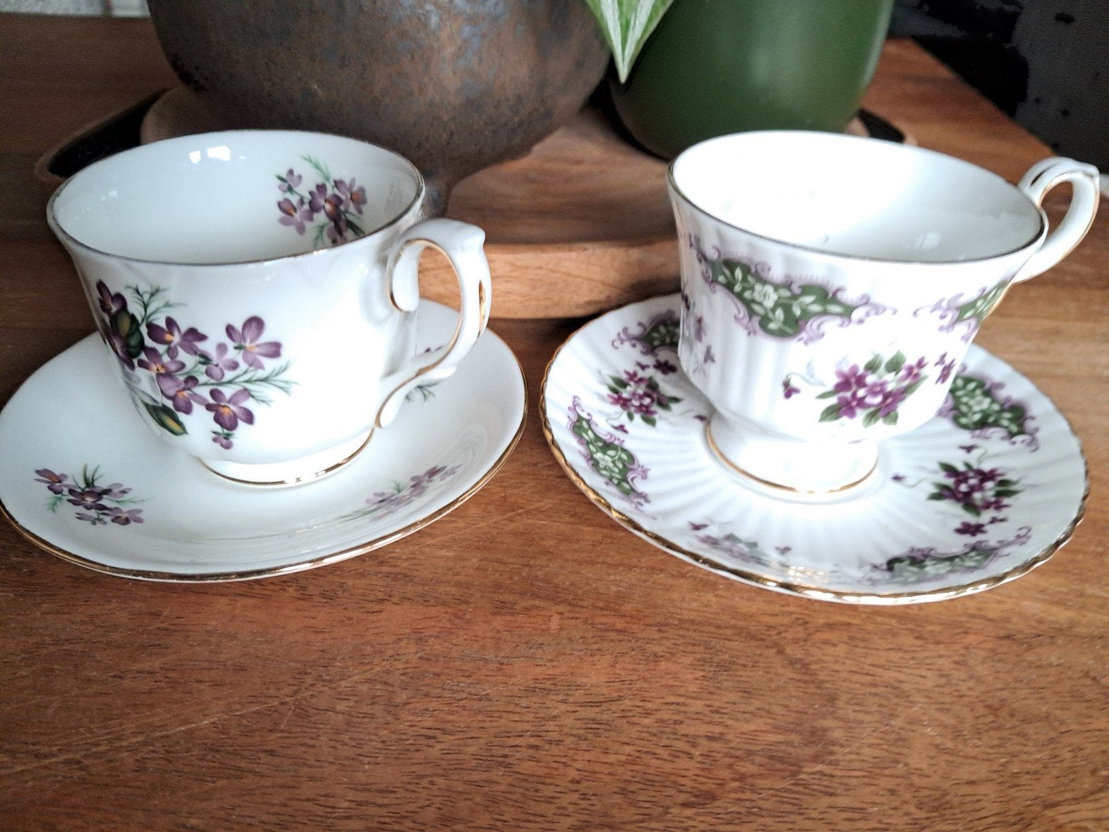 Vintage theekopjes met schoteltjes - Viooltjes design, Antiek en Kunst, Ophalen of Verzenden