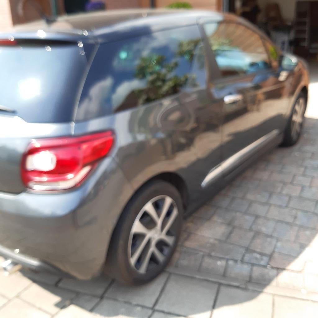 Citroën DS3 1.4 Hdif AUT 2013 Grijs, Metallic lak, Stof, 1398 cc, 4 cilinders