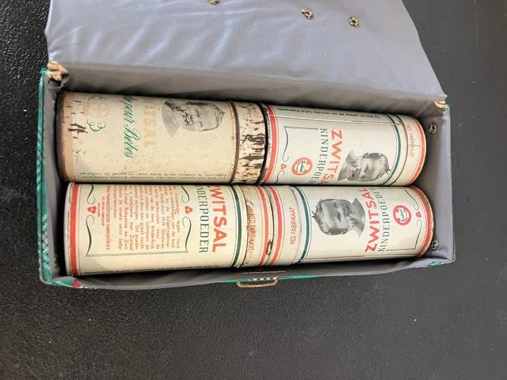 Vintage koffertje met 4 blikken kinder-/ babypoeder Zwitsal, Ophalen of Verzenden