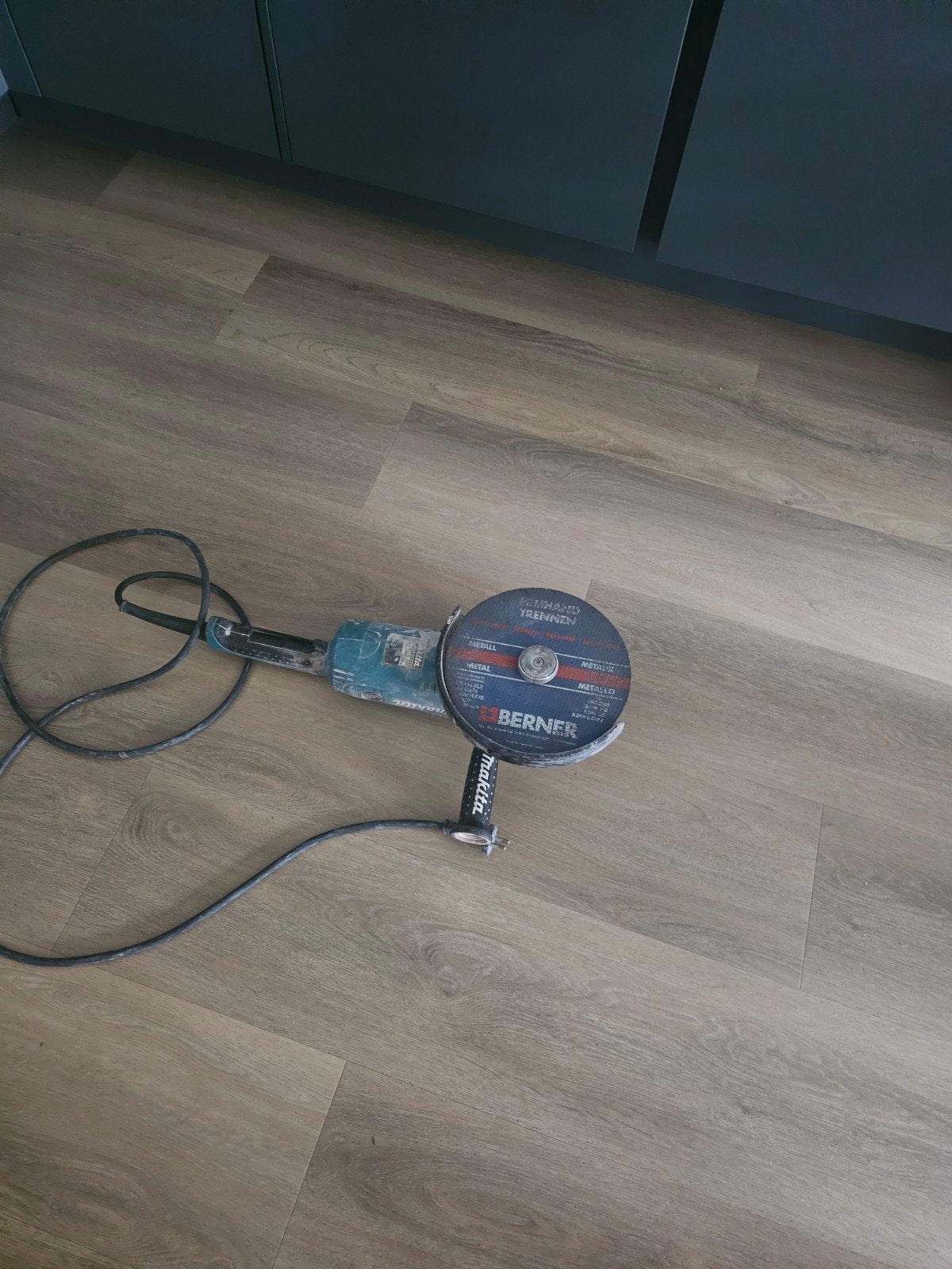Makita haakse slijper met slijpschijven, Ophalen