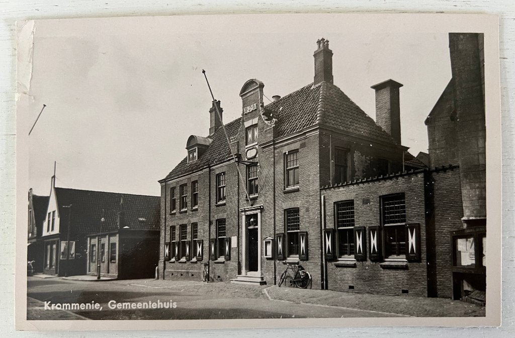 Oude Ansichtkaart - Krommenie - Gemeentehuis, Verzamelen, Ansichtkaarten | Nederland, Ophalen of Verzenden, 1940 tot 1960, Gelopen