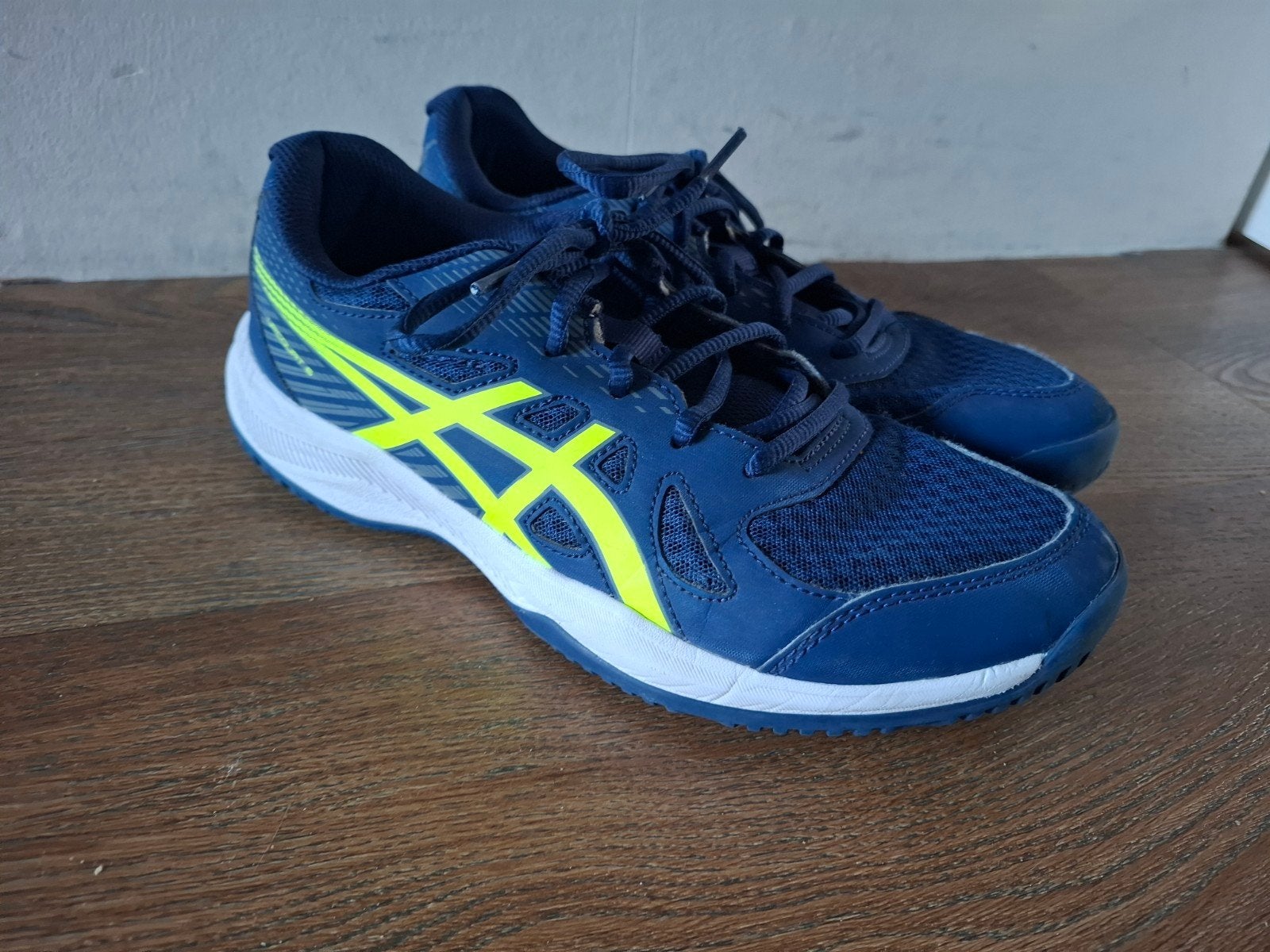 Asics hockey zaalschoenen Maat 39.5 - Blauw/Geel, Ophalen of Verzenden, Gebruikt, Schoenen