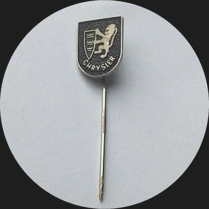 Oud CHRYSLER speldje, chroom zwart, Ophalen of Verzenden, Zo goed als nieuw, Transport, Speldje of Pin