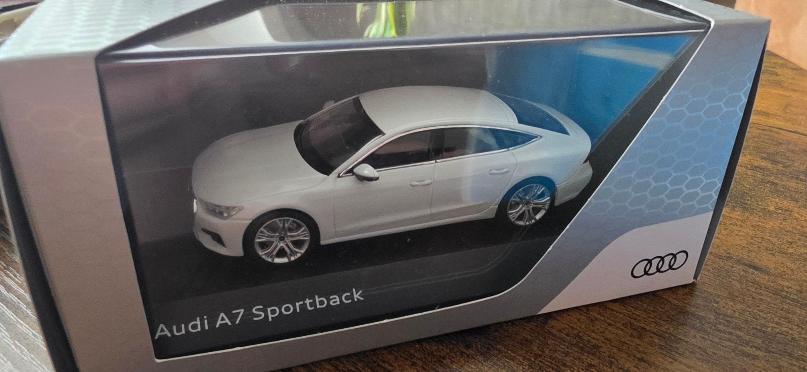 Audi A7 Sportback (4K8) 1:43 Dealer Model - Gletscherweiss, Hobby en Vrije tijd, Modelauto's | 1:43, Ophalen, Nieuw, Auto, Overige merken