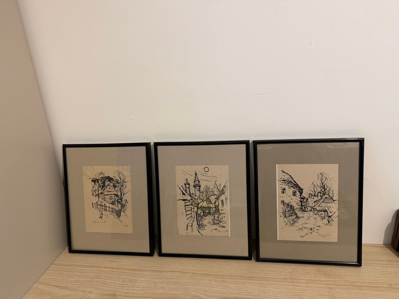 Drieluik Dorpsgezichten – Kornuta (Gelimiteerde oplage), Huis en Inrichting, Overige materialen, Gebruikt, Met passe-partout, 25 cm