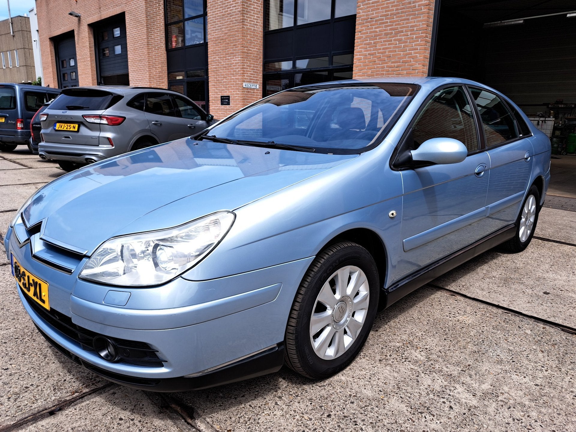 Citroen C5 2.0-16V EXCLUSIVE NIEUWSTAAT VAN 2222 VOOR 1777 A, Auto's, Dealer onderhouden, Gebruikt, 4 cilinders, Blauw