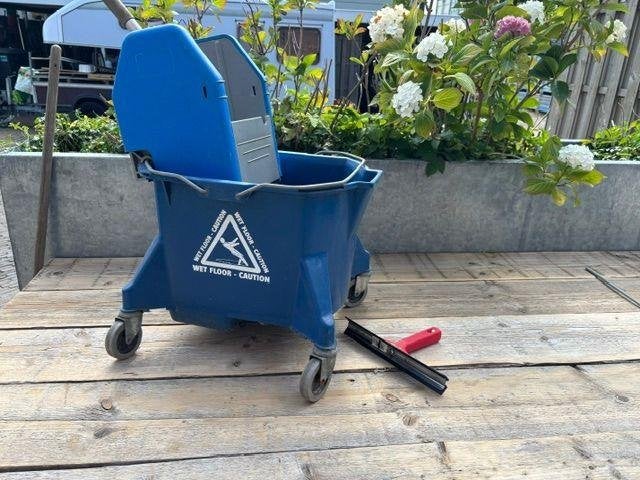 mopwagen Professionele  Schoonmaakkar dweil mop kar wagen, Huis en Inrichting, Schoonmaakartikelen, Ophalen of Verzenden