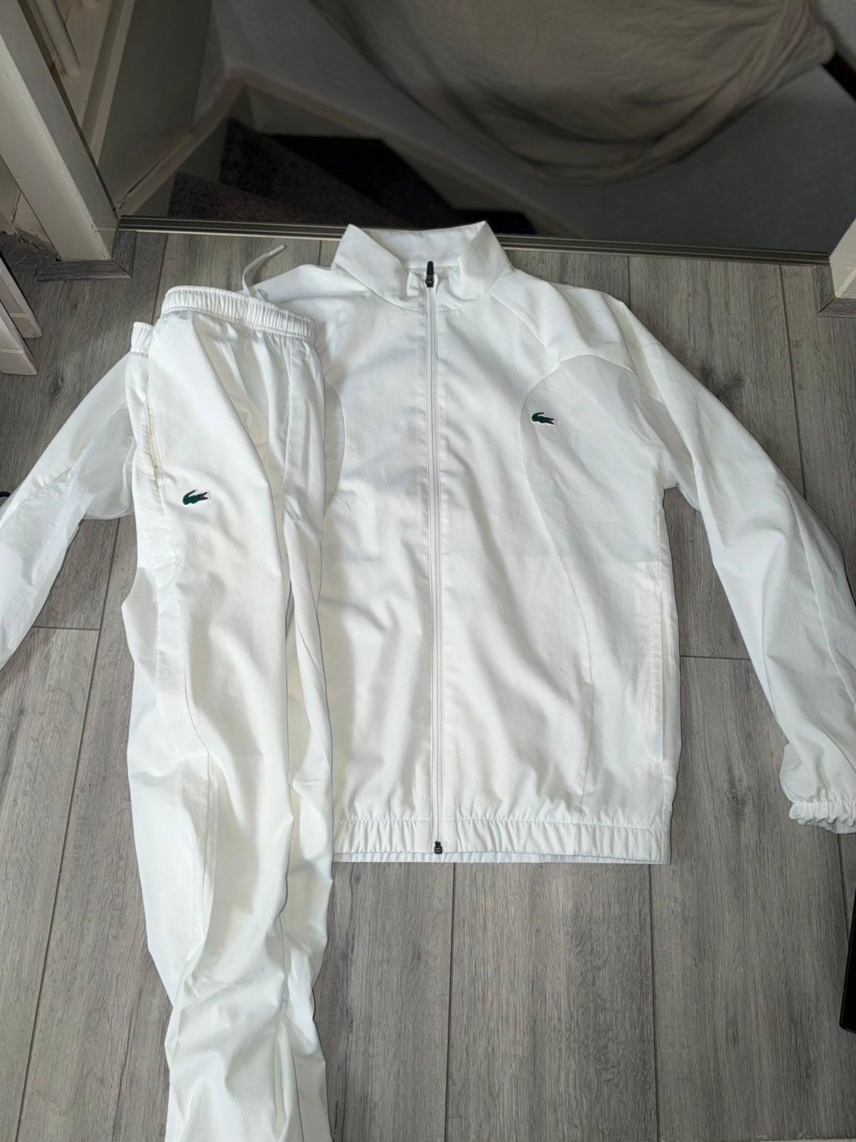 Lacoste Men’s Tracksuit – White | Size M, Kleding | Heren, Ophalen of Verzenden, Zo goed als nieuw, Wit