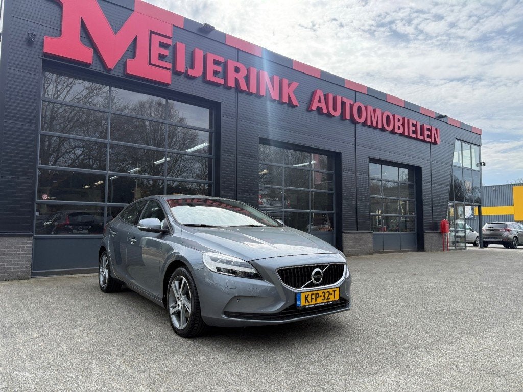 Volvo V40 2.0 T3  NORDIC+ BJ.2017 CLIMA NAVI CAMERA TREKHAAK, Voorwielaandrijving, Gebruikt, Euro 6, 4 cilinders