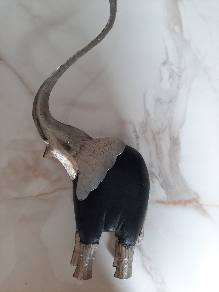 Olifant met zilverkleurige slurf en oren, Ophalen, Gebruikt, Wild dier, Beeldje of Figuurtje