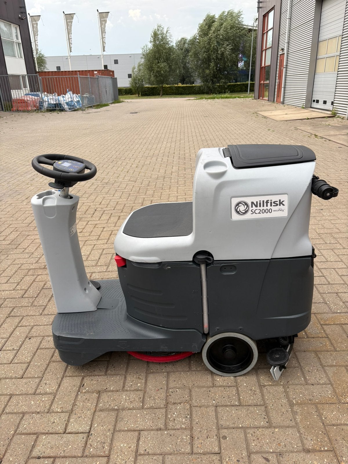 Schrobmachine Nilfisk SC 2000 nieuwe accus, Ophalen of Verzenden, Zo goed als nieuw