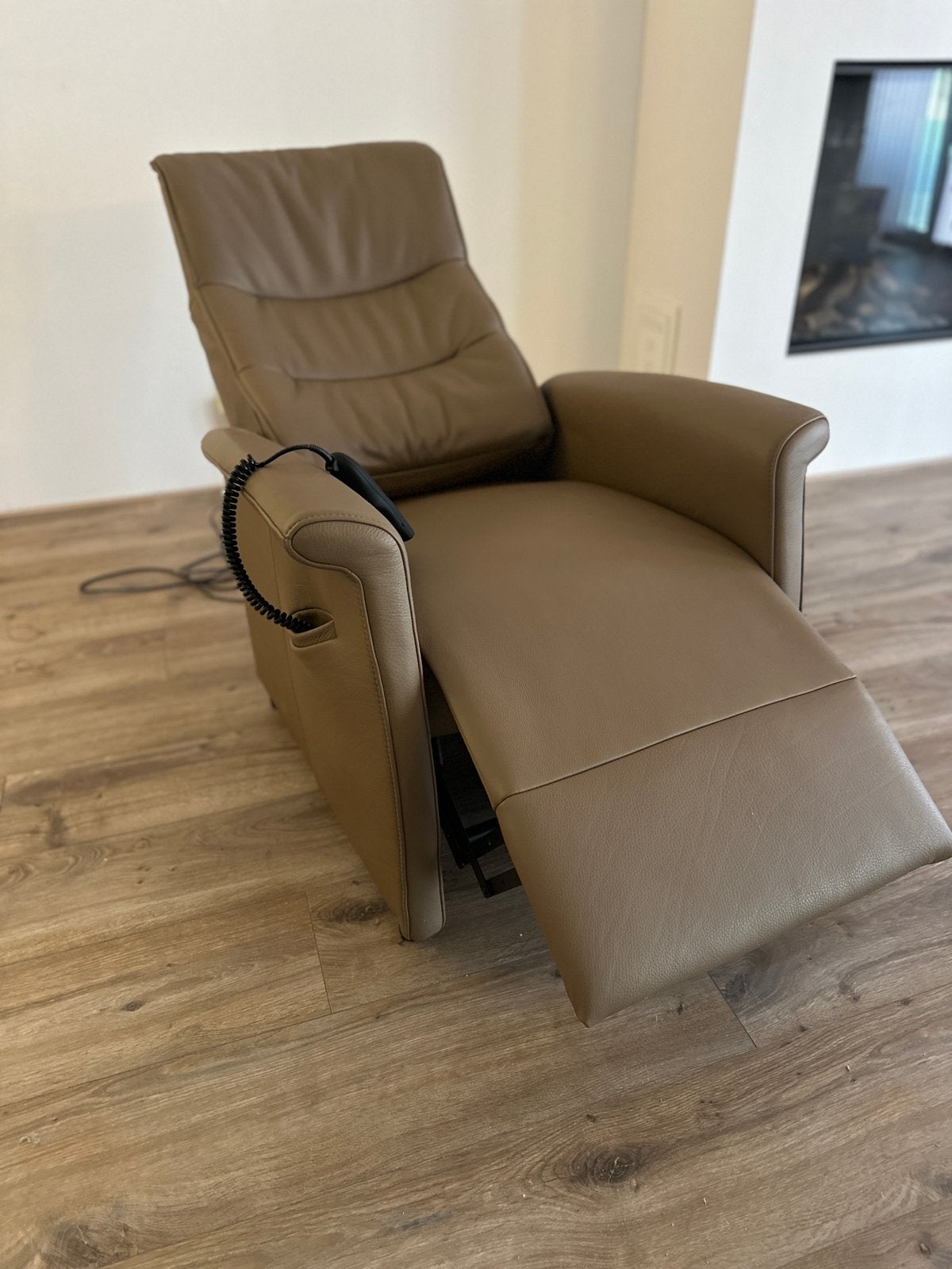 Zo goed als nieuw: luxe relaxfauteuil – Klassiek Toro, Ophalen, Nieuw, Leer, 50 tot 75 cm