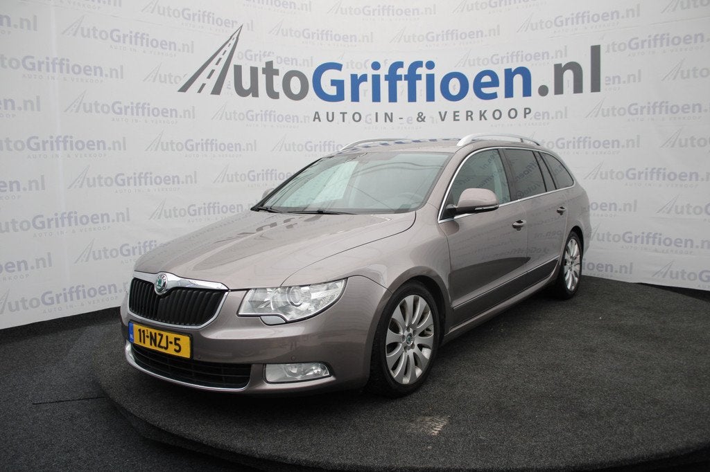 Skoda Superb Combi 1.8 TSI Elegance Business Line nette stat, Auto's, Skoda, Voorwielaandrijving, Euro 5, Gebruikt, Zwart