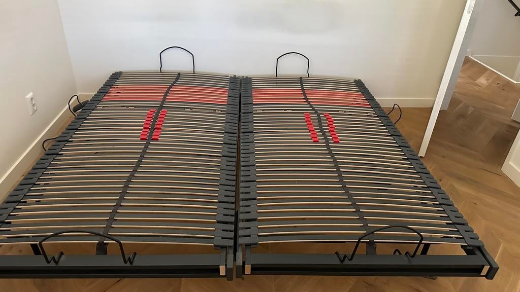 Elektrische lattenbodem inclusief poten swiss sence, Huis en Inrichting, Slaapkamer | Matrassen en Bedbodems, Ophalen, Zo goed als nieuw