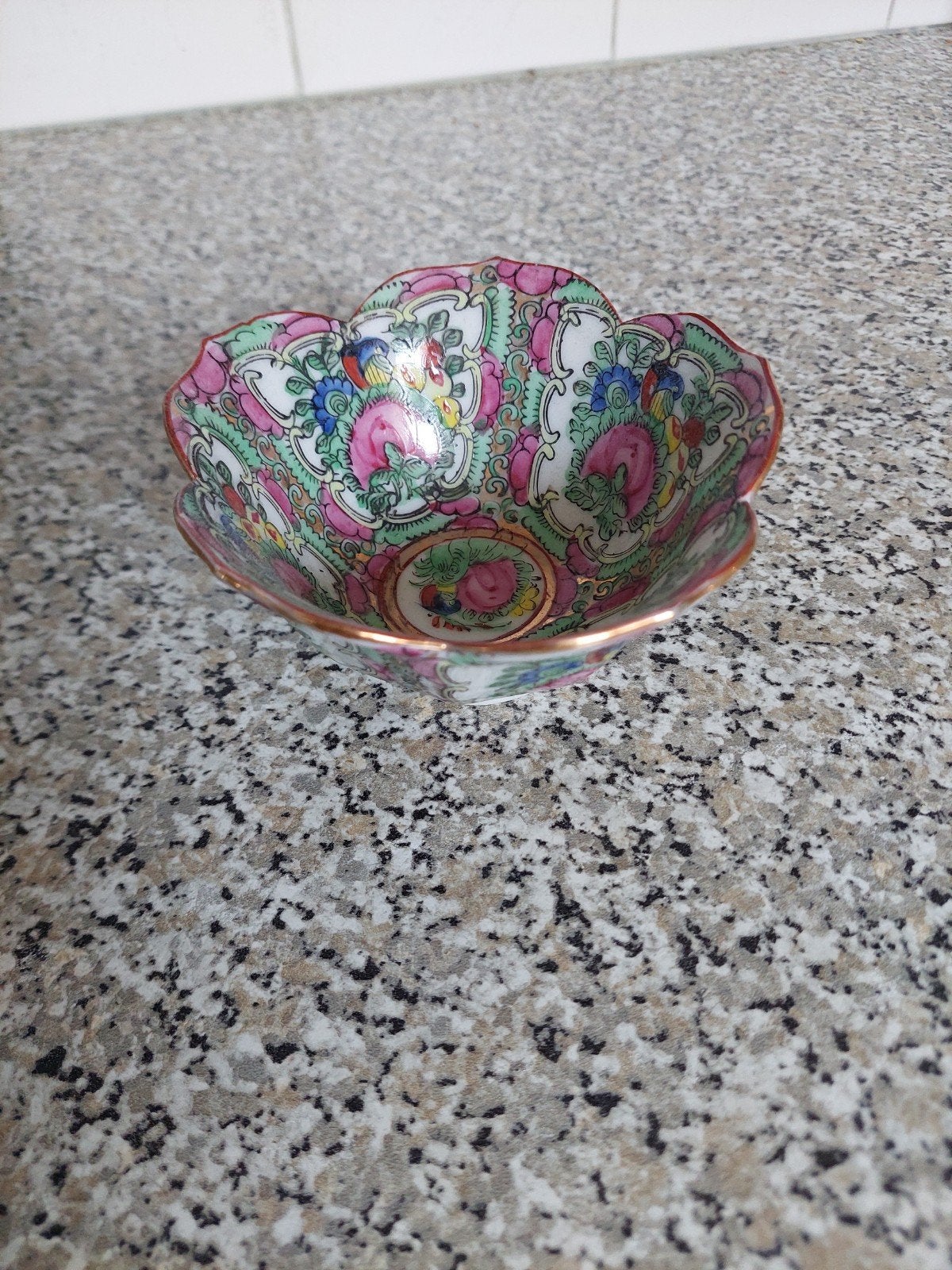 vintage Chinees porselein lotus famille rose schaaltje, Antiek en Kunst, Ophalen of Verzenden
