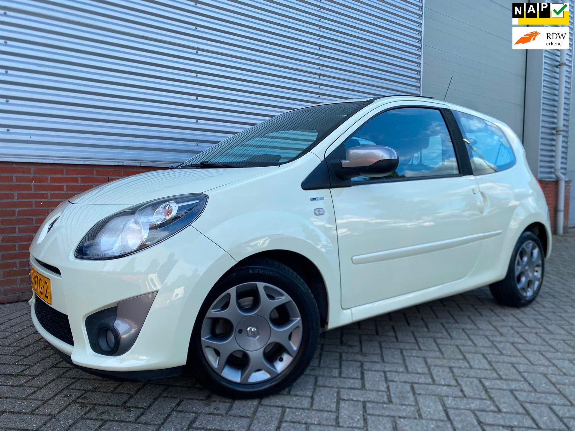 Renault Twingo 1.2-16V Night & Day Panoramadak, Gebruikt, Zwart, 4 cilinders, 4 stoelen