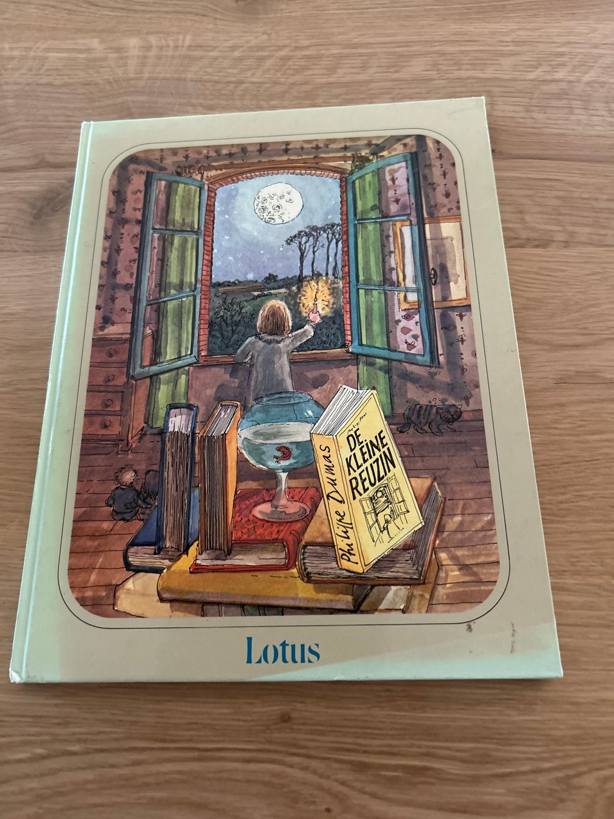 De Kleine Reuzin - Een Lotus Prentenboek, Ophalen of Verzenden, Zo goed als nieuw, Prentenboek