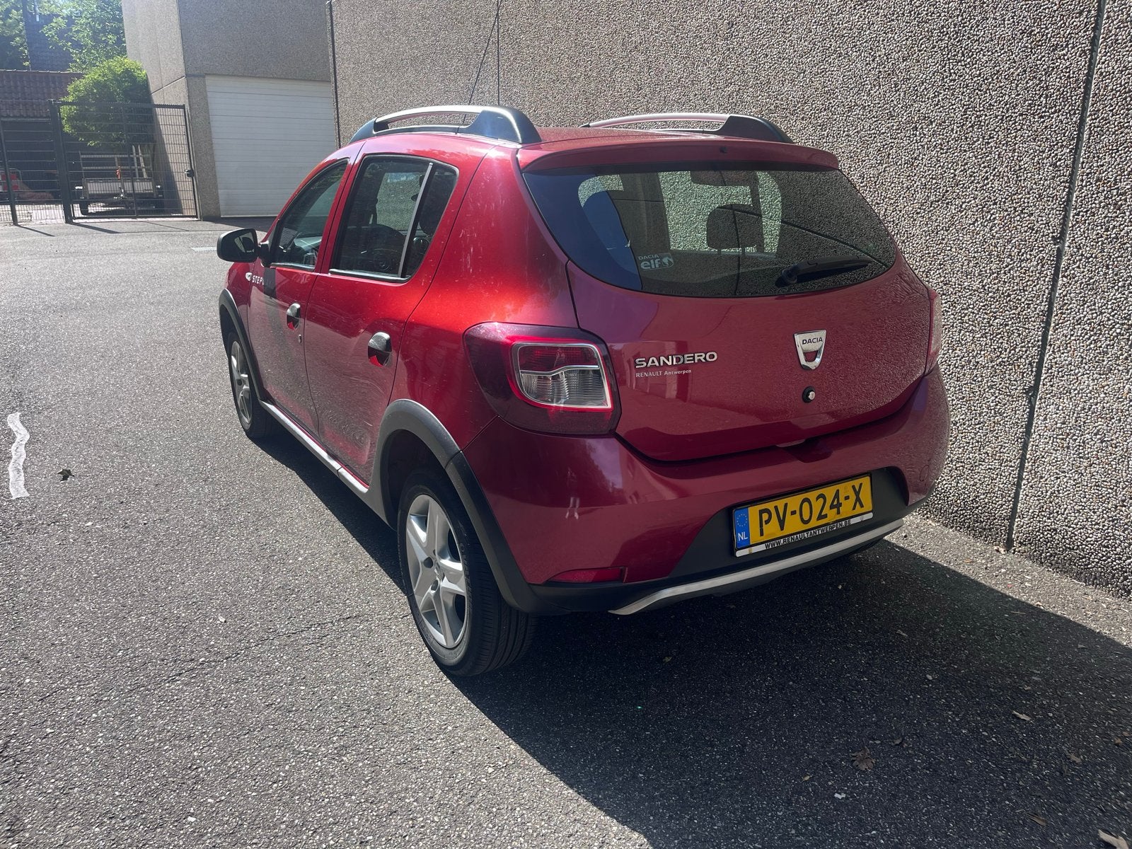 Dacia Sandero 0.9 TCE 66KW Stepway 2013 Rood, Auto's, Dacia, Voorwielaandrijving, 898 cc, 40 €/maand, Handgeschakeld