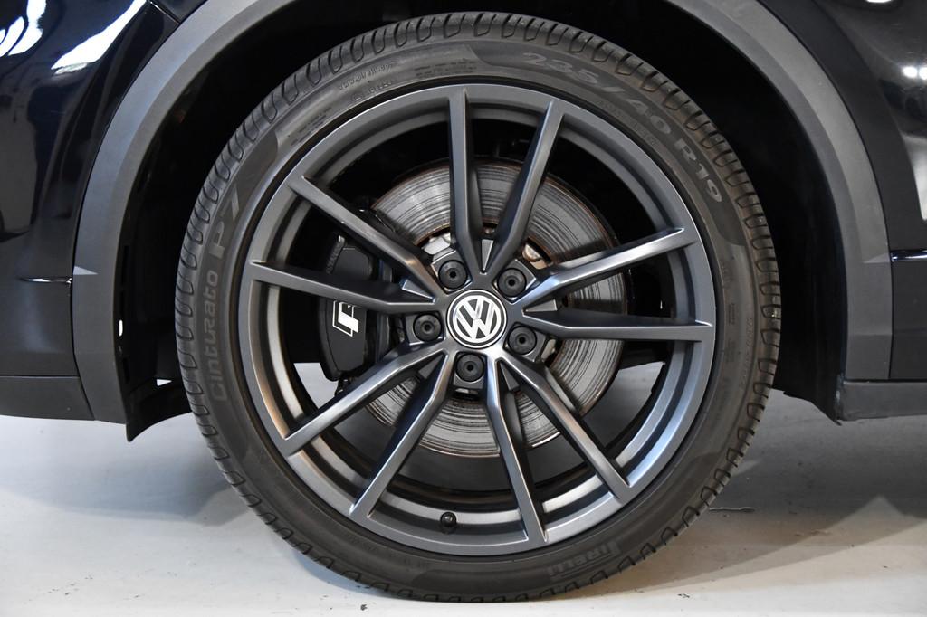 Volkswagen T-ROC 2.0 TSI 4Motion R Performence Akra Pano, Auto's, Automaat, Gebruikt, Euro 6, 4 cilinders