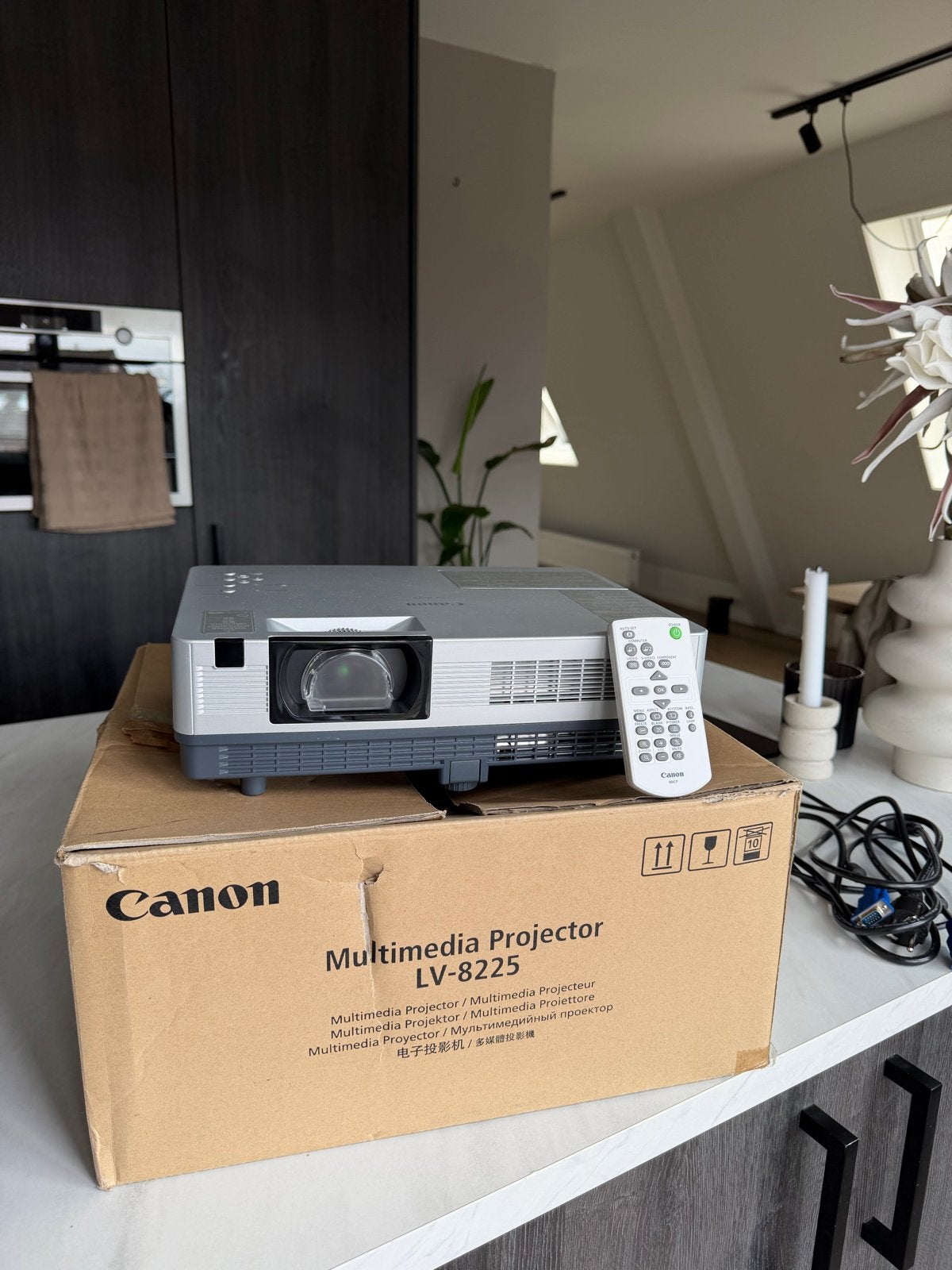 Canon LV-8225 Beamer HD Ready 720p met alle toebehoren, HD (720), Canon, Ophalen of Verzenden, Zo goed als nieuw